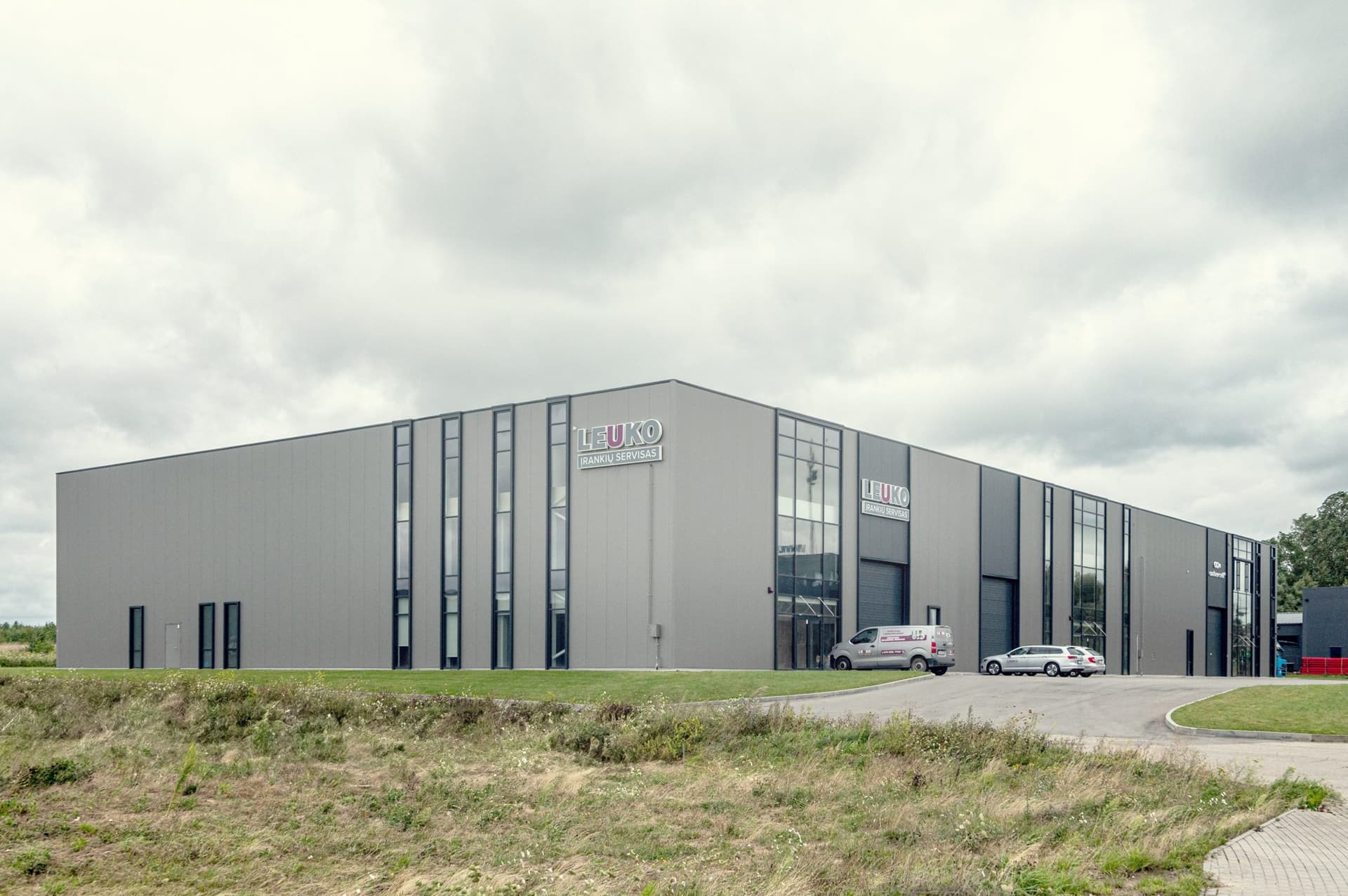 LEUKO ĮRANKIŲ SERVISAS